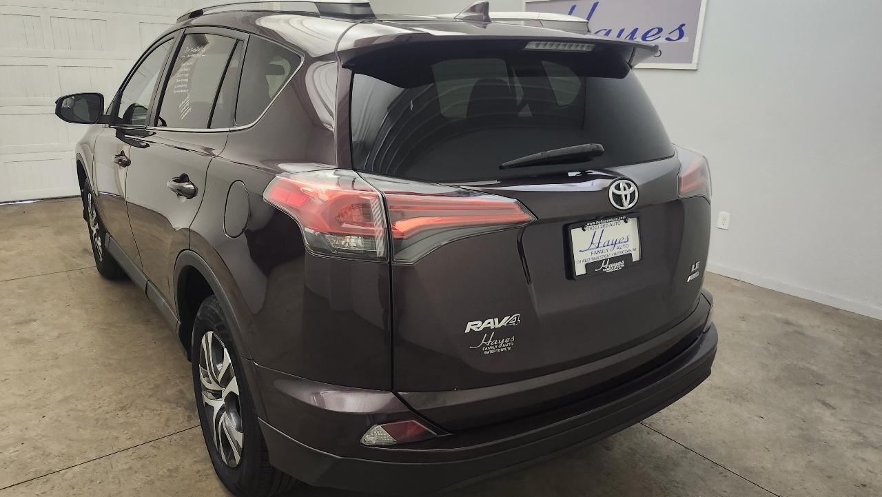 Toyota RAV4 LE AWD 2017