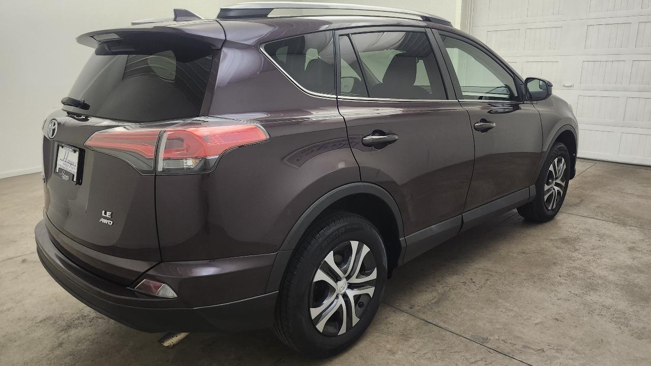 Toyota RAV4 LE AWD 2017