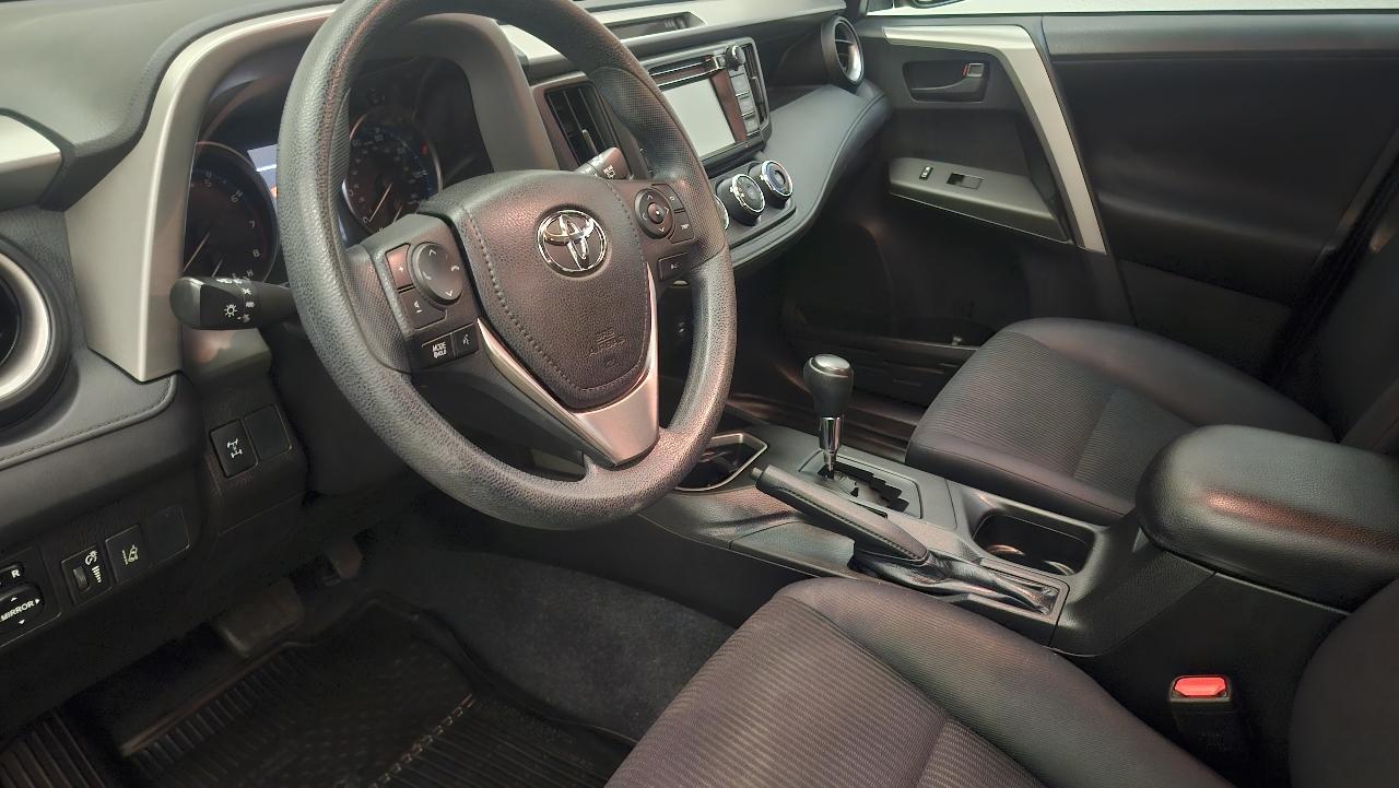 Toyota RAV4 LE AWD 2017
