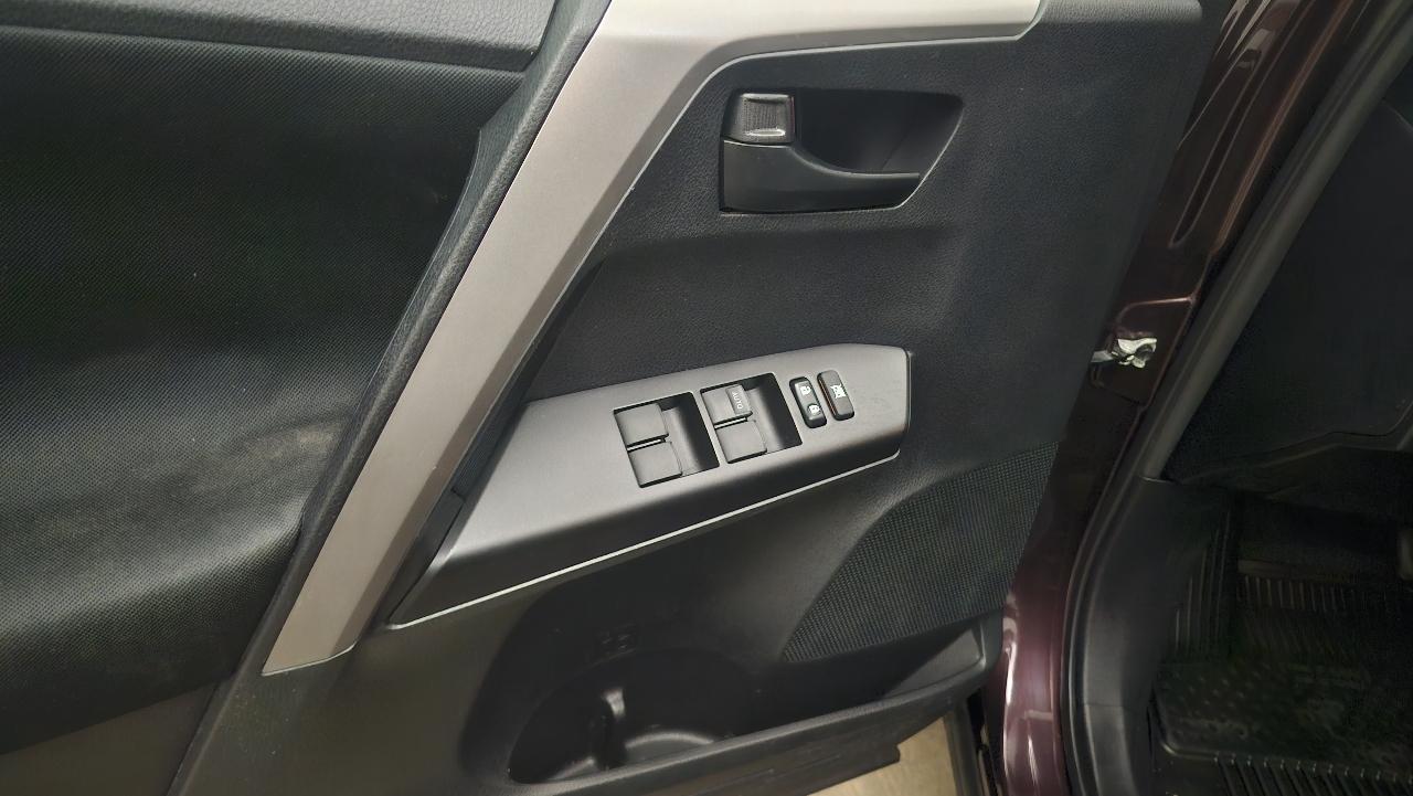 Toyota RAV4 LE AWD 2017