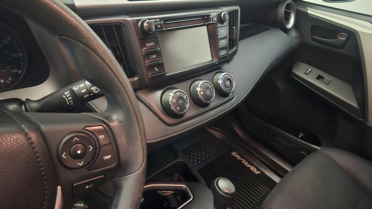 Toyota RAV4 LE AWD 2017