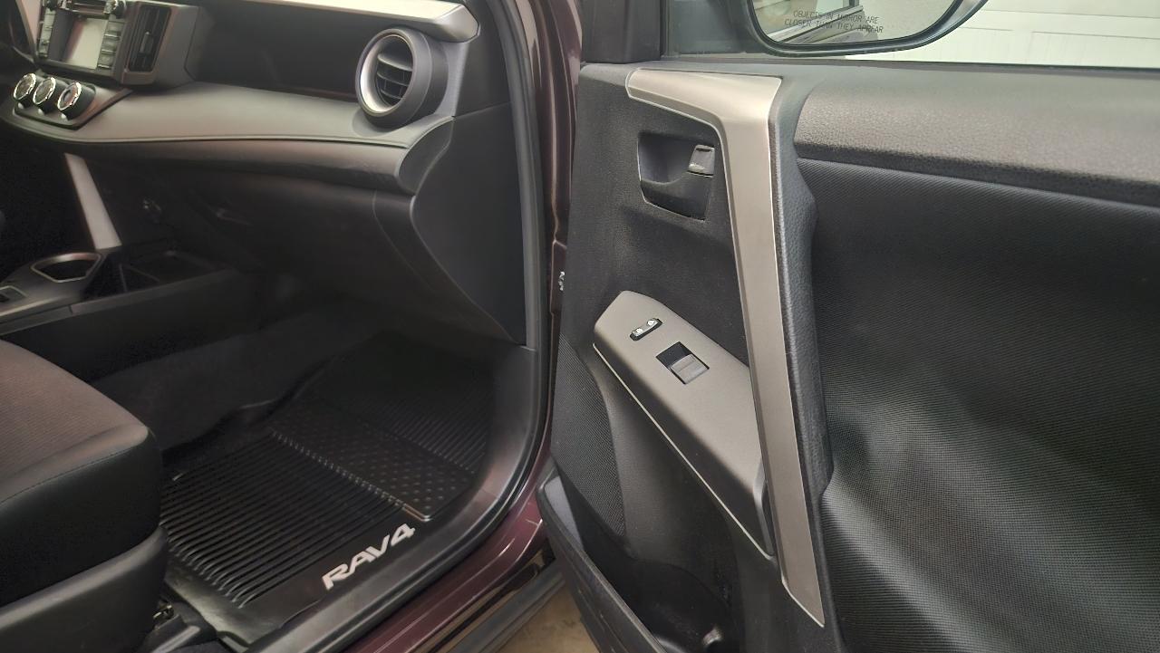 Toyota RAV4 LE AWD 2017