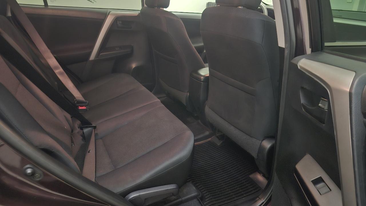 Toyota RAV4 LE AWD 2017