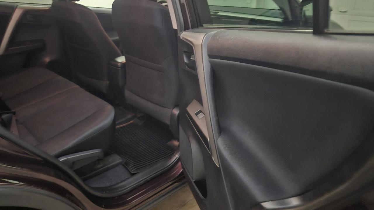 Toyota RAV4 LE AWD 2017