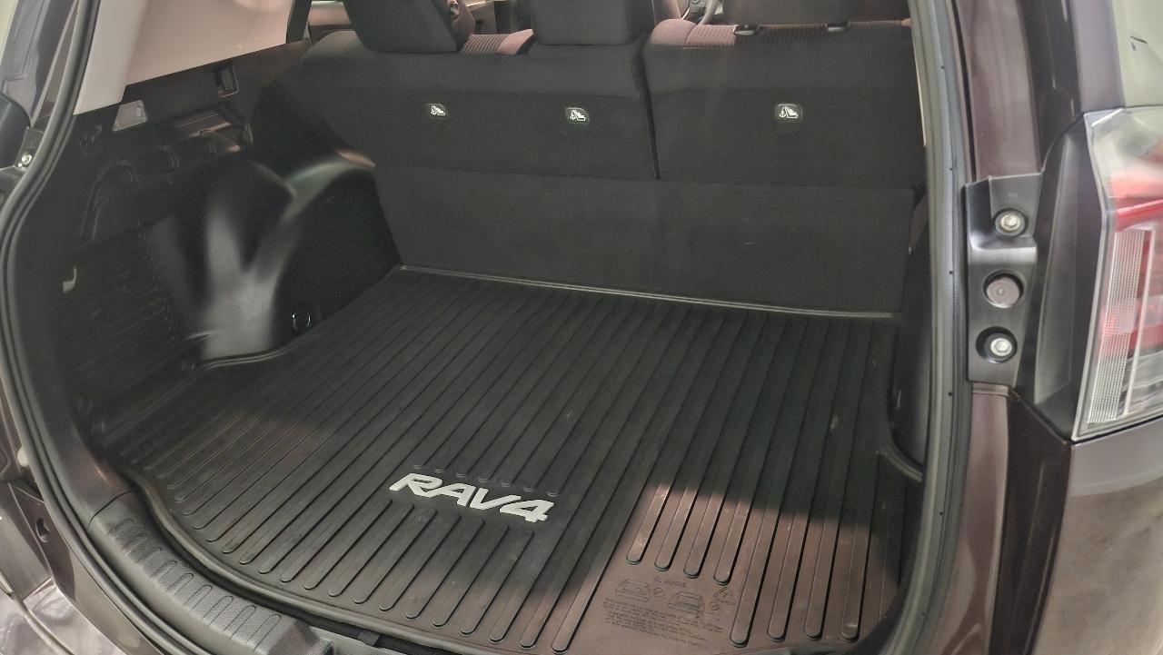 Toyota RAV4 LE AWD 2017