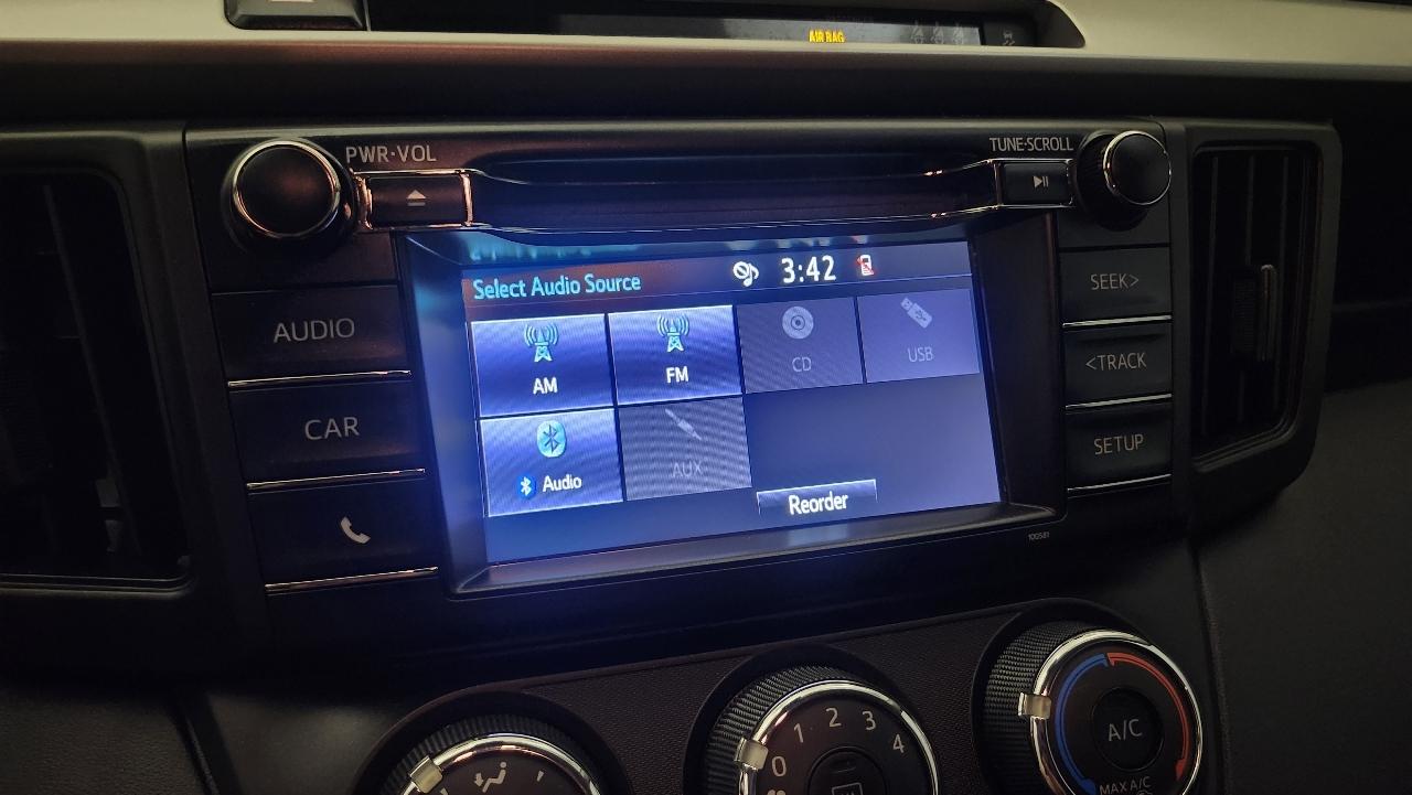 Toyota RAV4 LE AWD 2017
