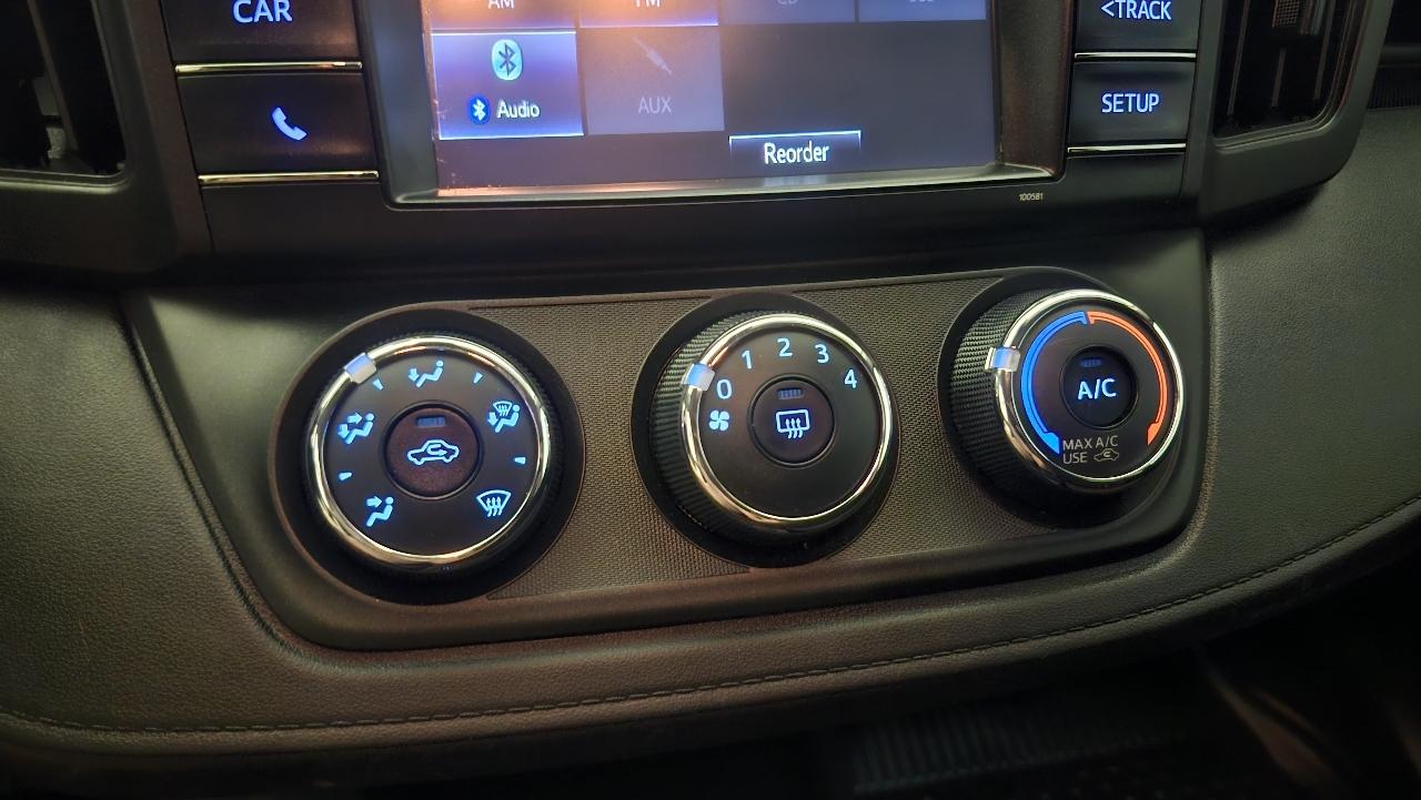 Toyota RAV4 LE AWD 2017