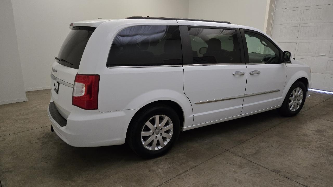Chrysler Town & Country Touring 2016