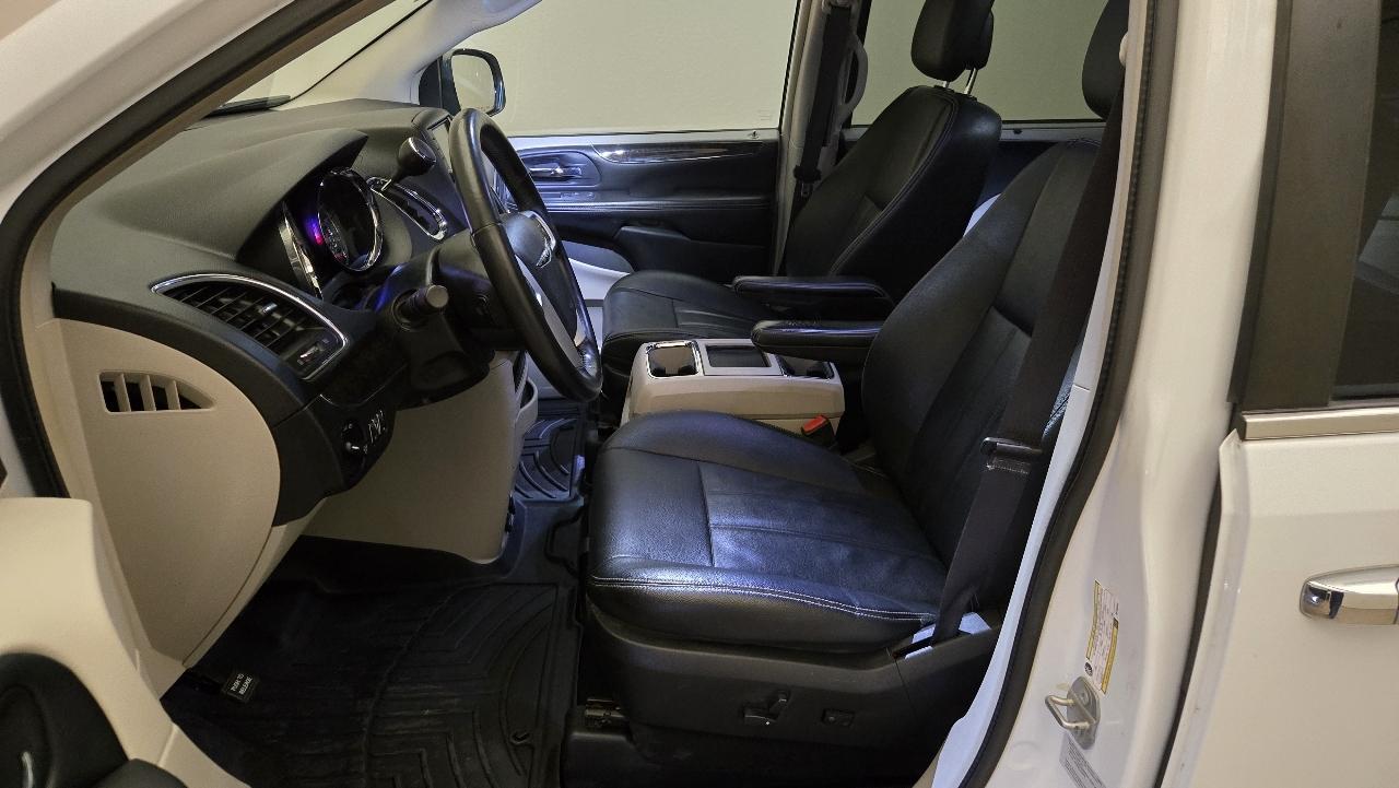 Chrysler Town & Country Touring 2016