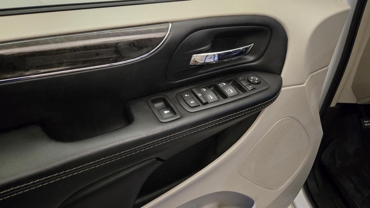 Chrysler Town & Country Touring 2016