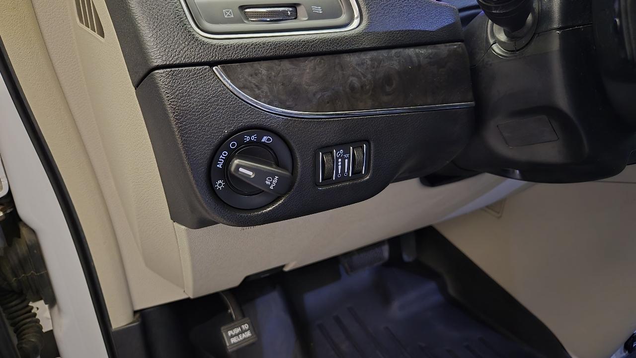 Chrysler Town & Country Touring 2016