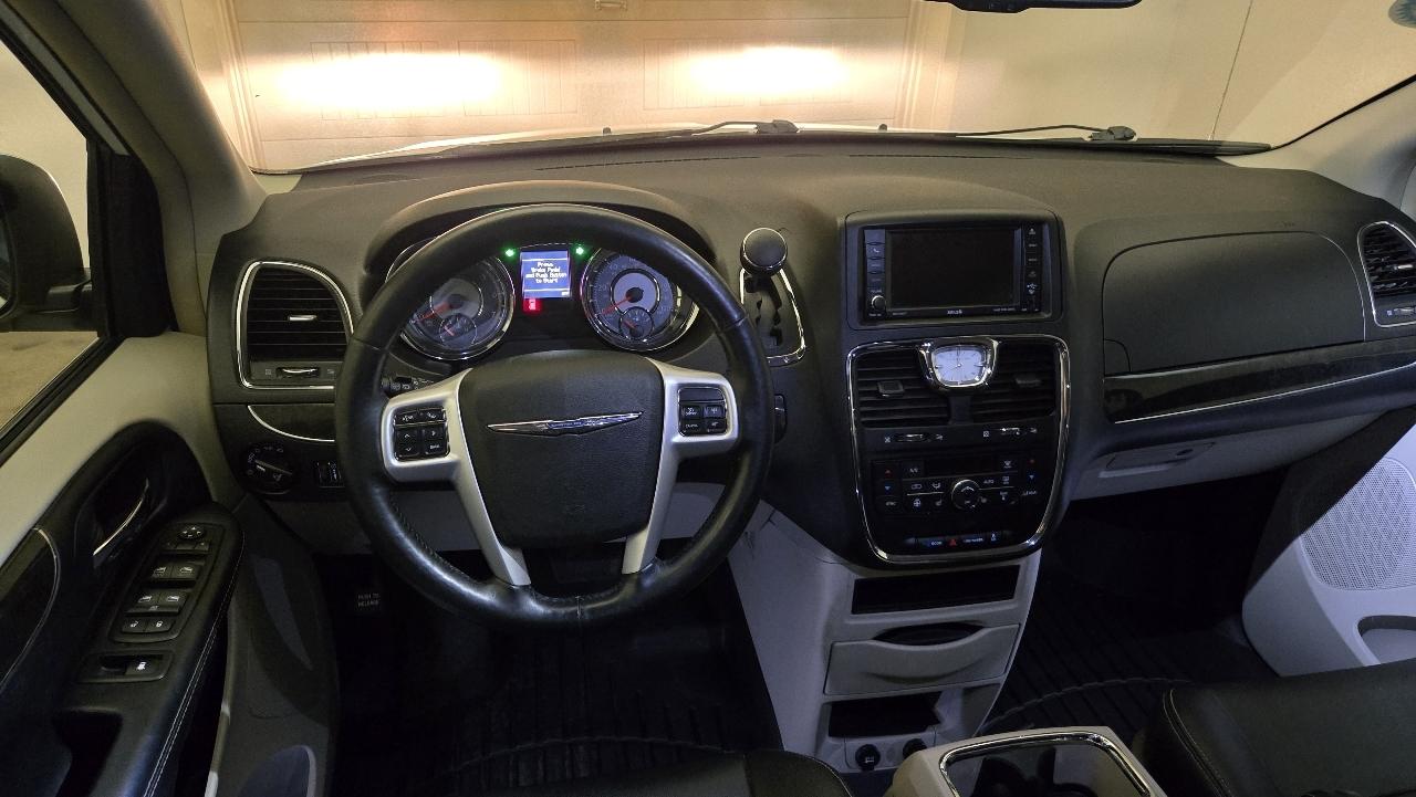 Chrysler Town & Country Touring 2016