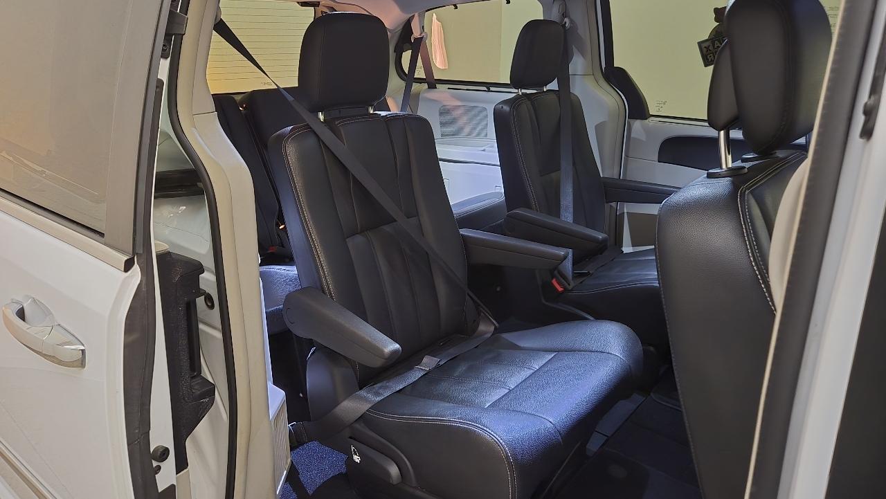 Chrysler Town & Country Touring 2016