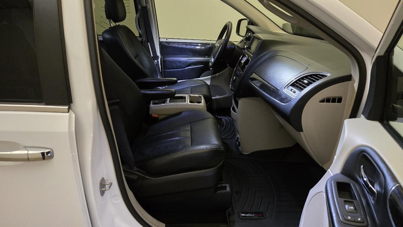 Chrysler Town & Country Touring 2016