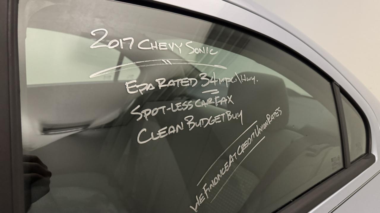 Chevrolet Sonic LS 2017