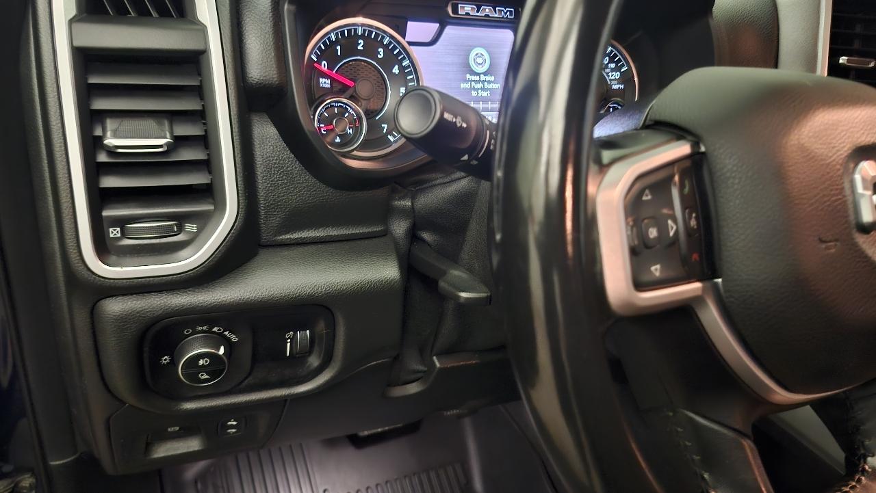 RAM 1500 Big Horn Crew Cab 4WD 2021