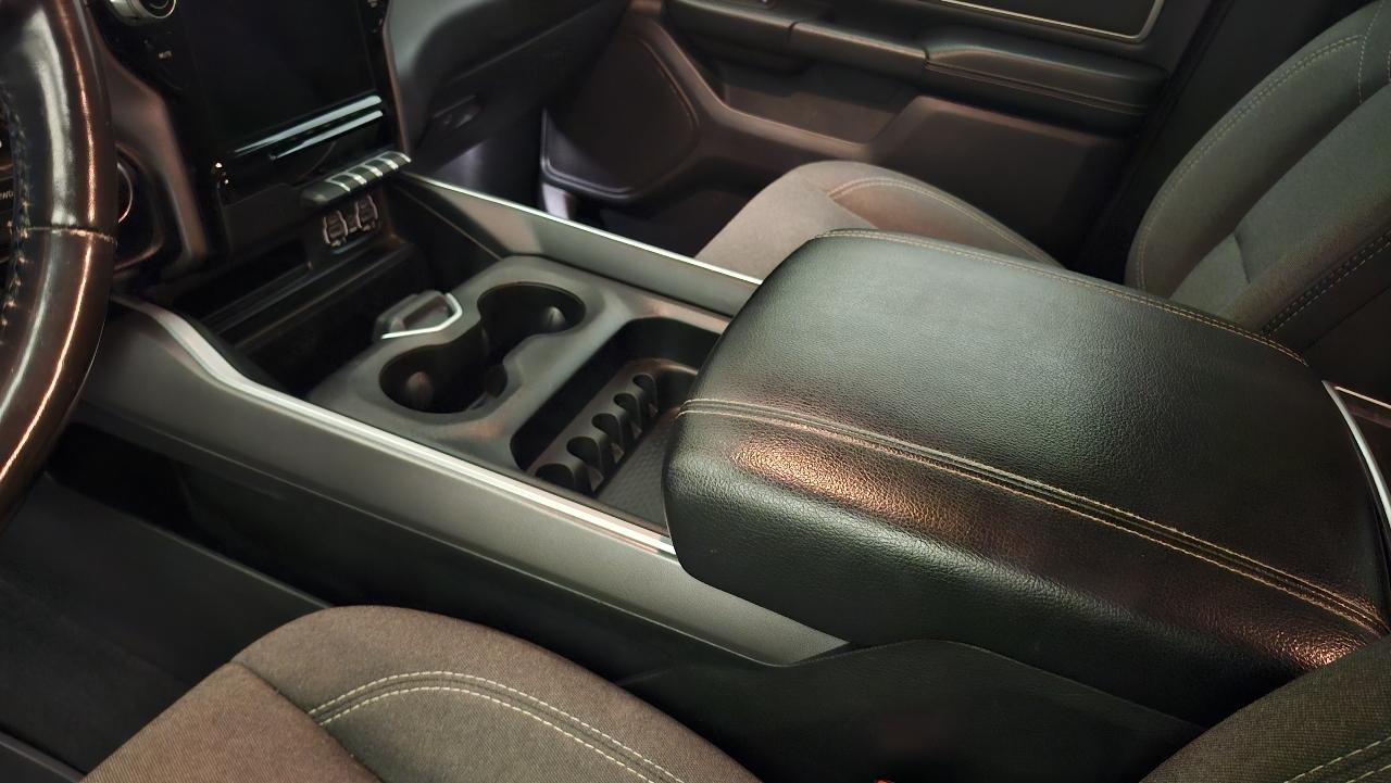 RAM 1500 Big Horn Crew Cab 4WD 2021
