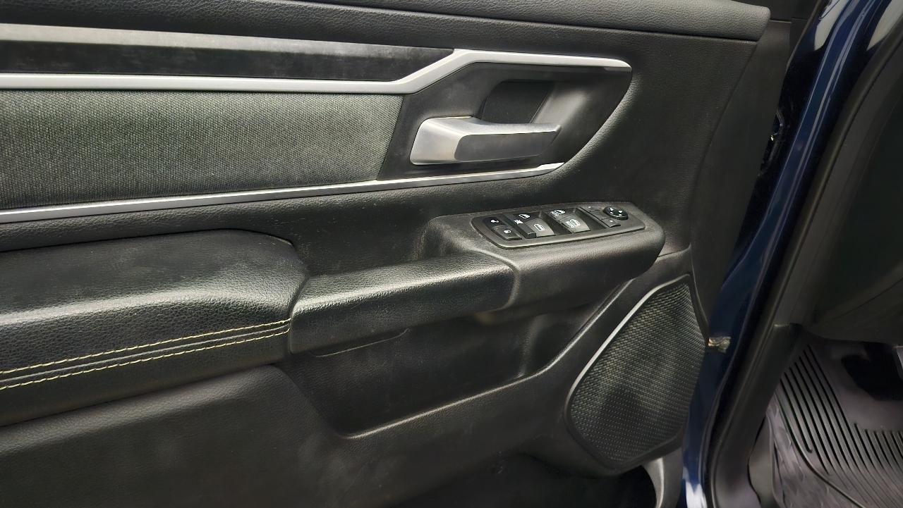 RAM 1500 Big Horn Crew Cab 4WD 2021