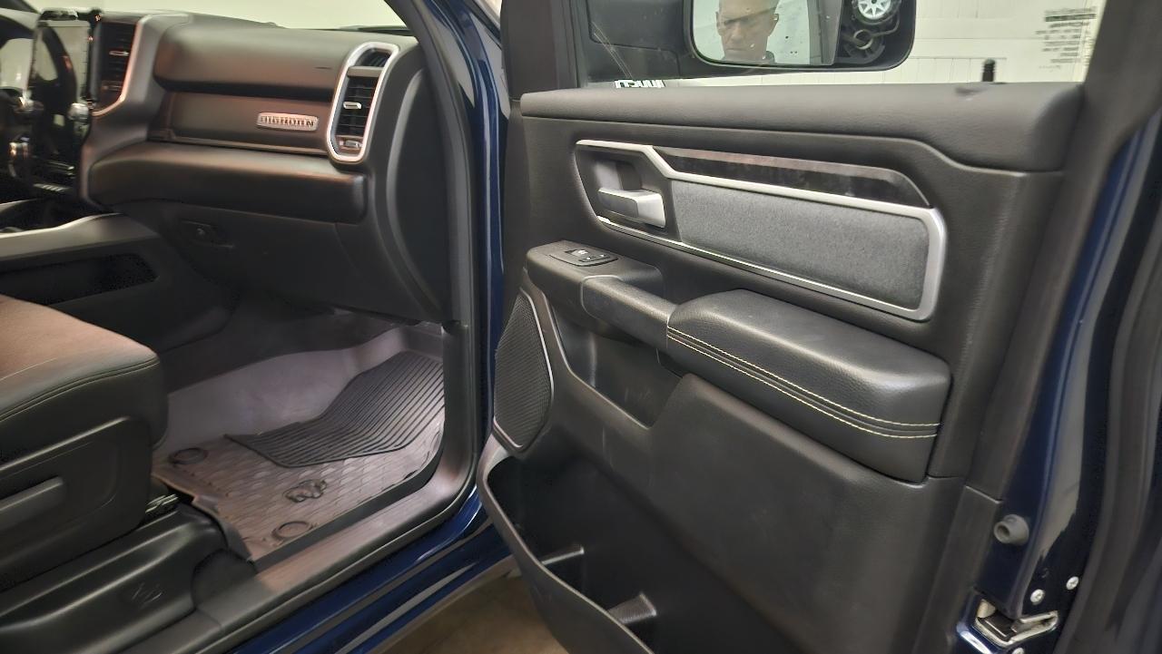 RAM 1500 Big Horn Crew Cab 4WD 2021