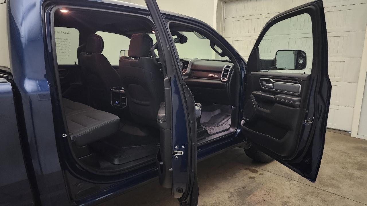 RAM 1500 Big Horn Crew Cab 4WD 2021