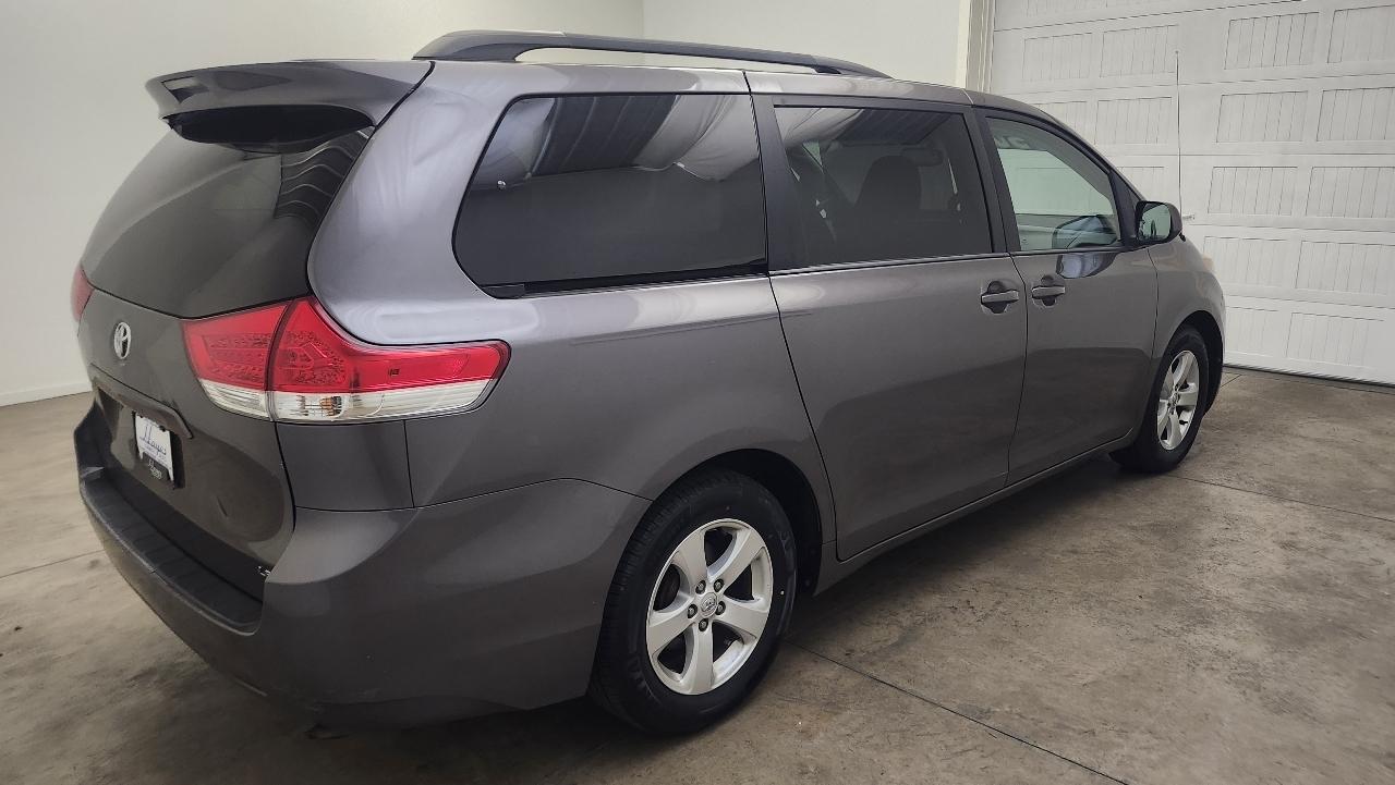 Toyota Sienna LE 2014