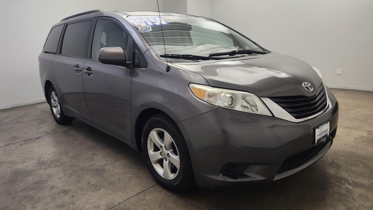 Toyota Sienna LE 2014