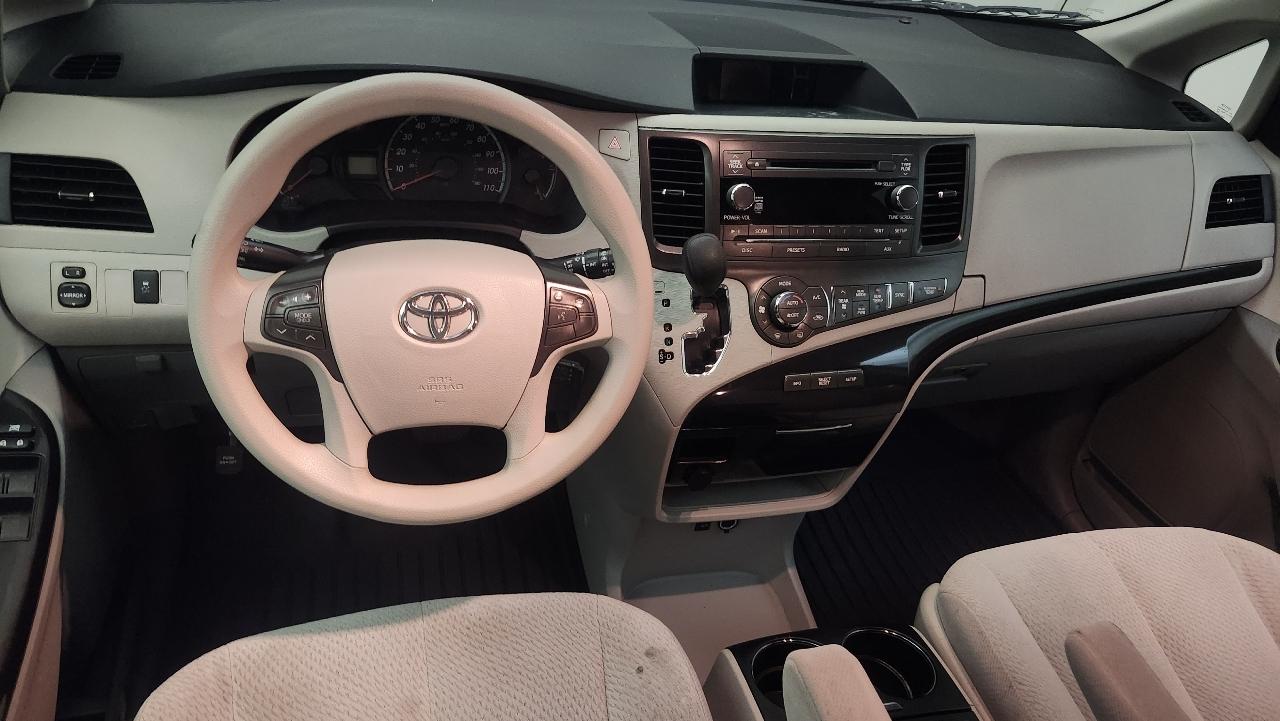 Toyota Sienna LE 2014