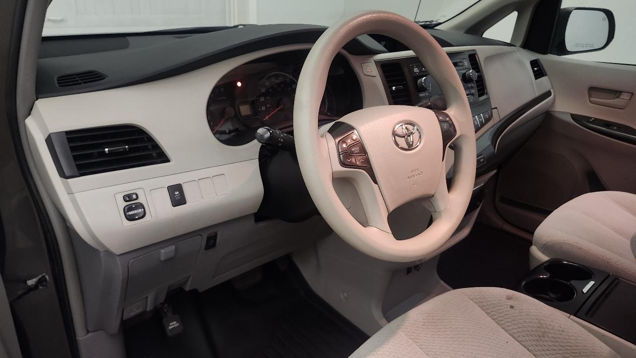 Toyota Sienna LE 2014
