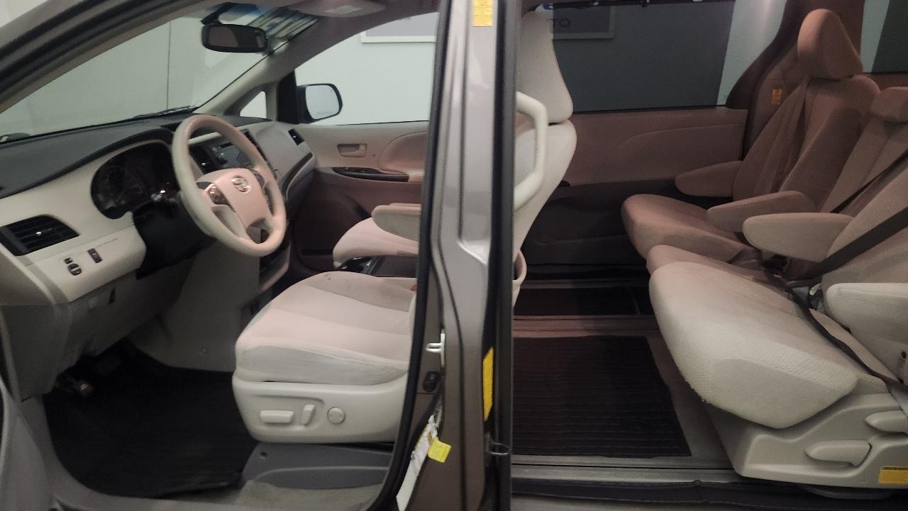 Toyota Sienna LE 2014