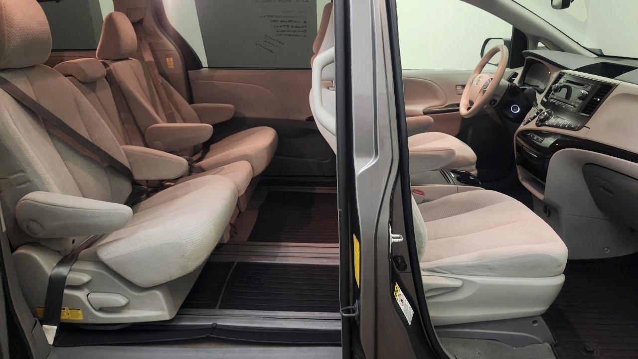 Toyota Sienna LE 2014