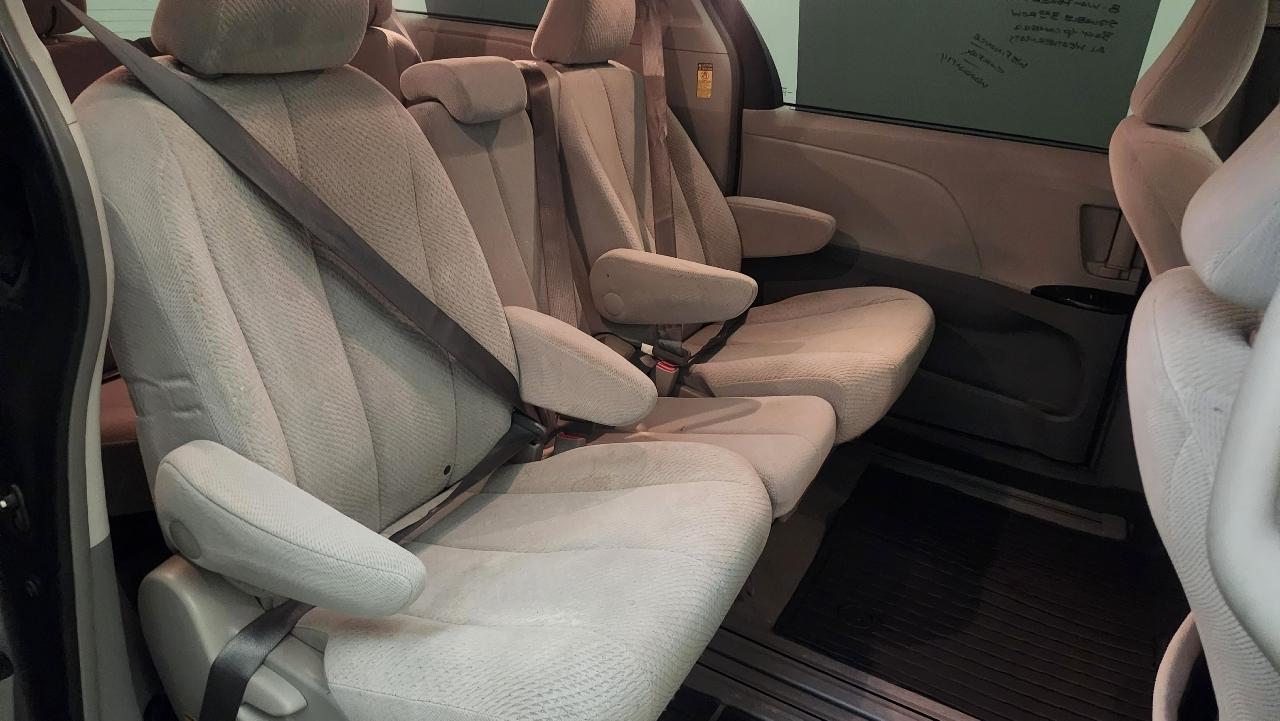 Toyota Sienna LE 2014