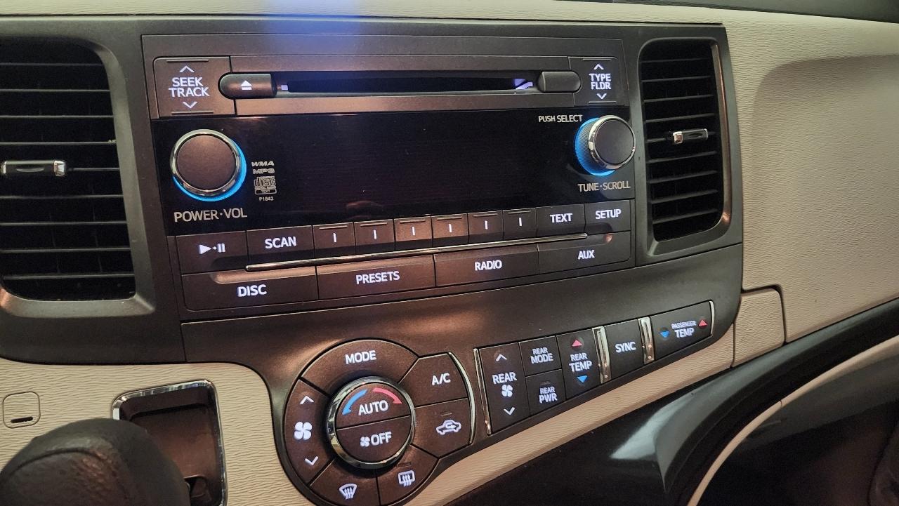 Toyota Sienna LE 2014
