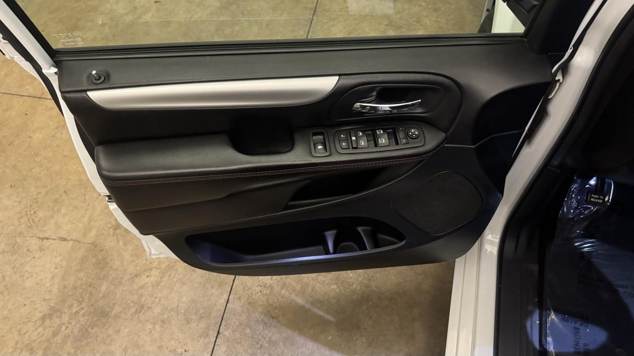 Dodge Grand Caravan R/T 2016