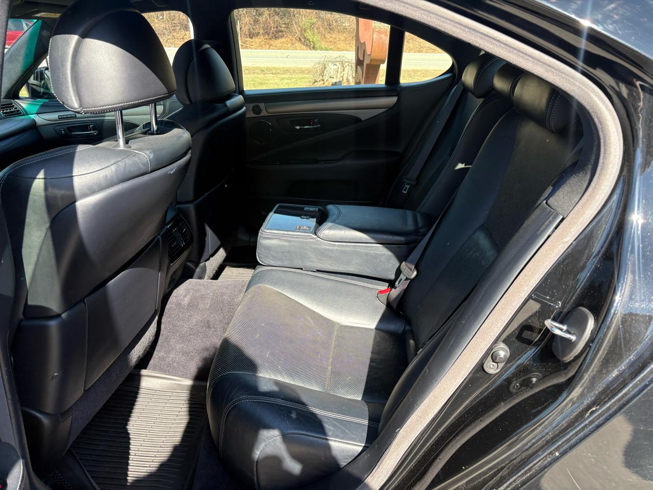 Lexus LS 460 Luxury Sedan AWD 2013