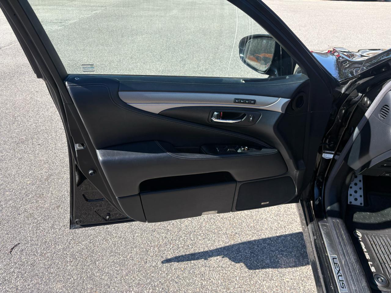 Lexus LS 460 Luxury Sedan AWD 2013