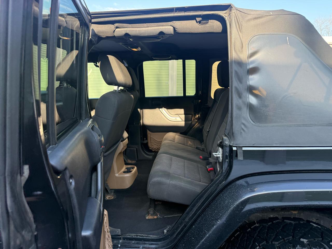 Jeep Wrangler Unlimited Sahara 4WD 2012