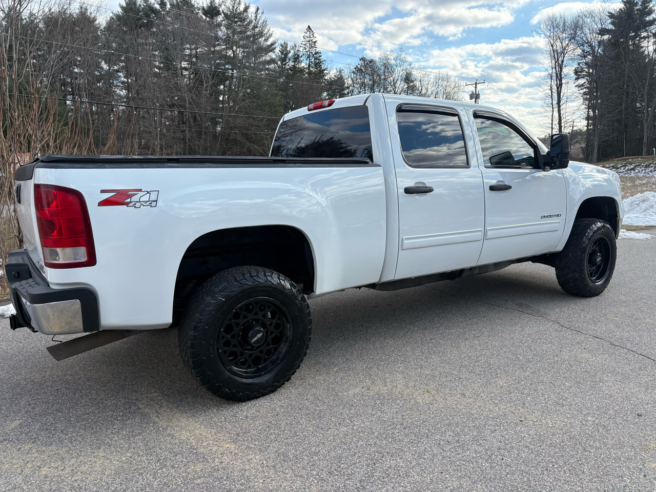 GMC Sierra 2500HD SLE Crew Cab 4WD 2011