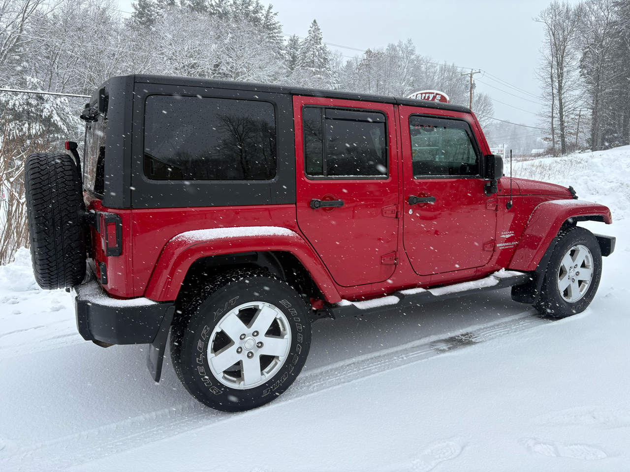 Jeep Wrangler Unlimited Sahara 4WD 2011