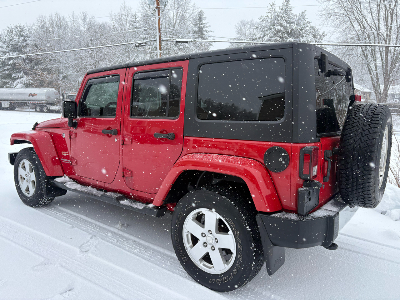 Jeep Wrangler Unlimited Sahara 4WD 2011