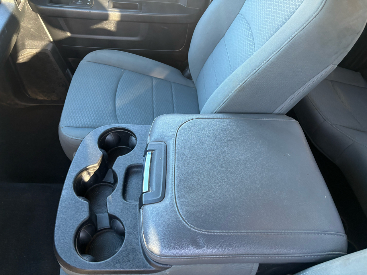 RAM 1500 Tradesman Quad Cab 4WD 2016