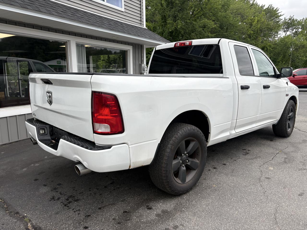 RAM 1500 Tradesman Quad Cab 4WD 2016
