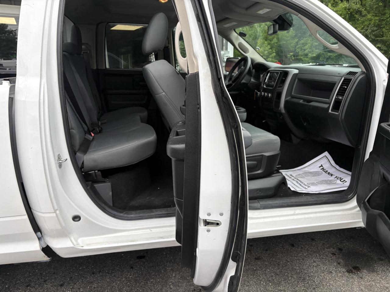 RAM 1500 Tradesman Quad Cab 4WD 2016