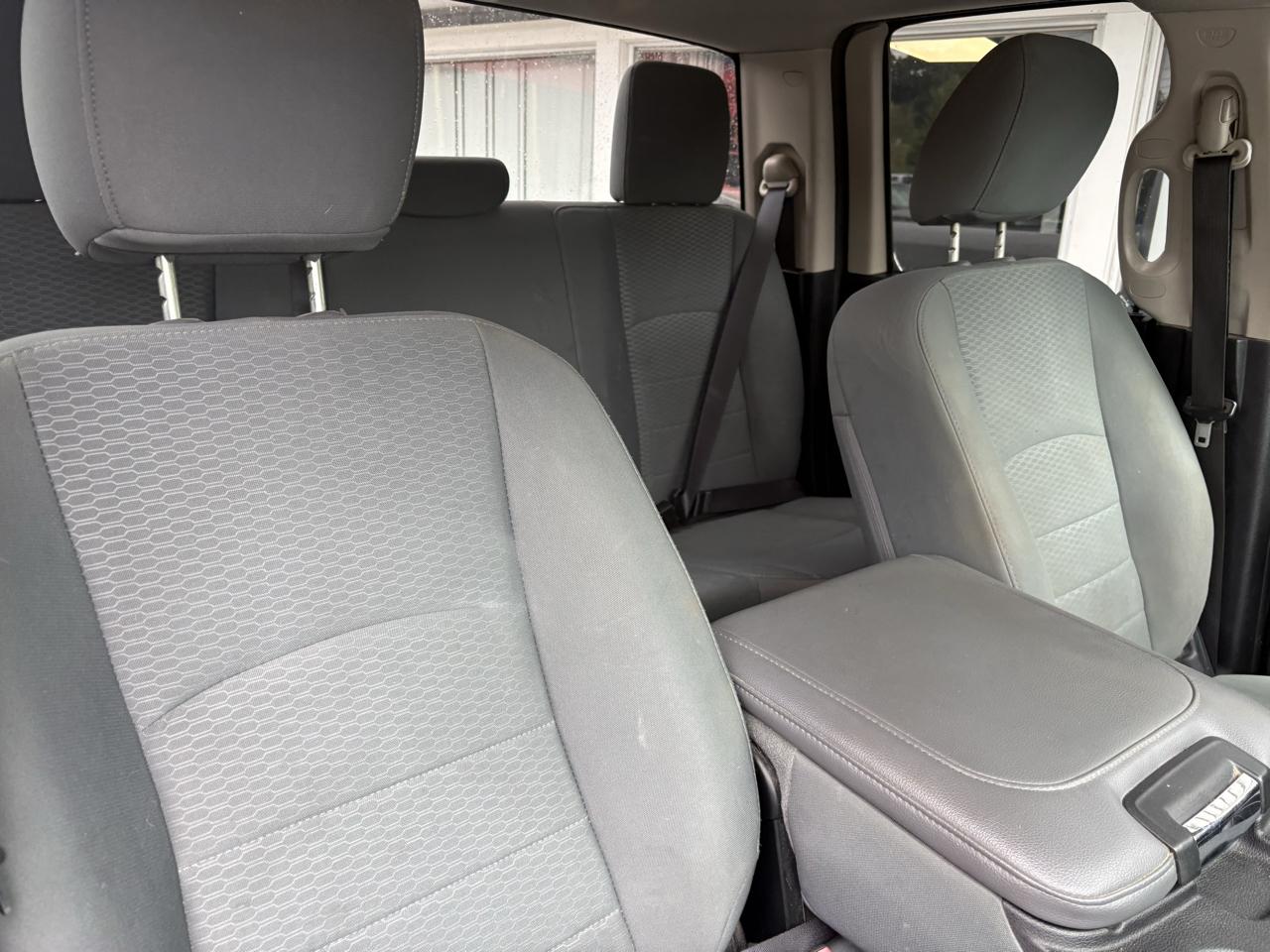 RAM 1500 Tradesman Quad Cab 4WD 2016