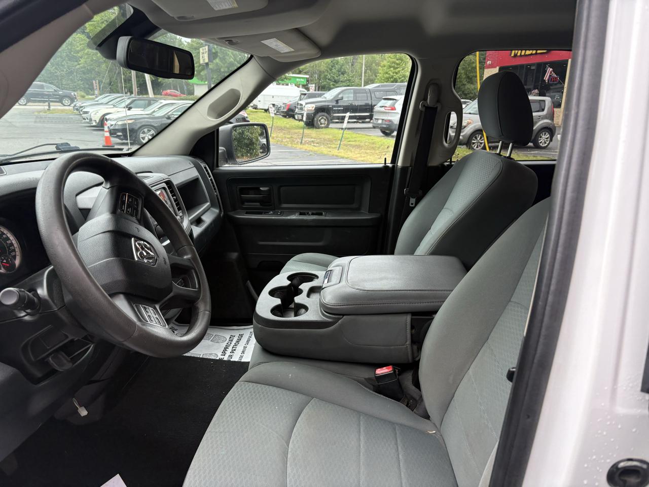 RAM 1500 Tradesman Quad Cab 4WD 2016