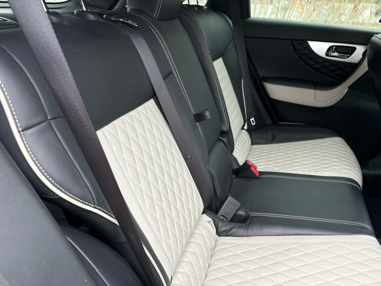 Infiniti QX70 Base AWD 2017