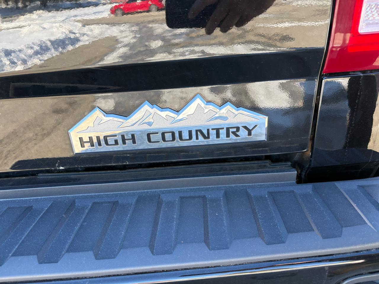 Chevrolet Silverado 1500 High Country Crew Cab Long Box 4WD 2017