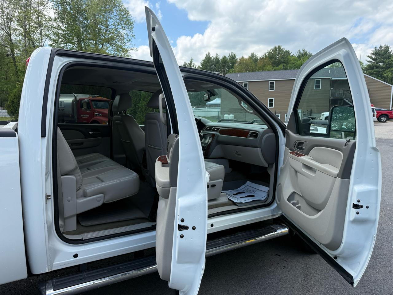 Chevrolet Silverado 3500HD LTZ Crew Cab  4WD 2011