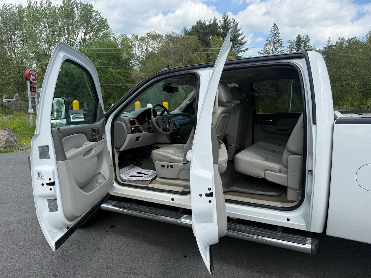 Chevrolet Silverado 3500HD LTZ Crew Cab  4WD 2011