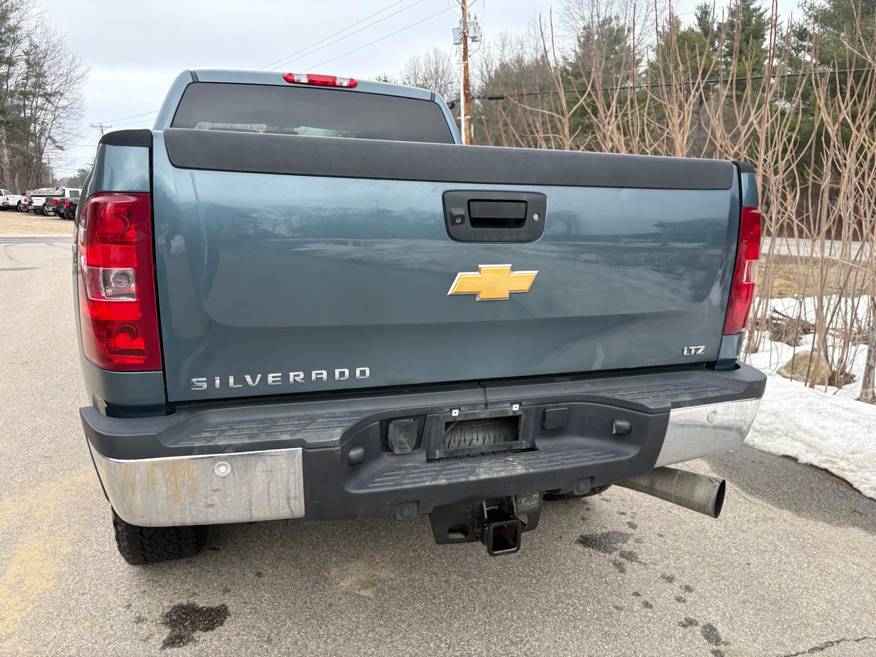 View vehicle photo 7