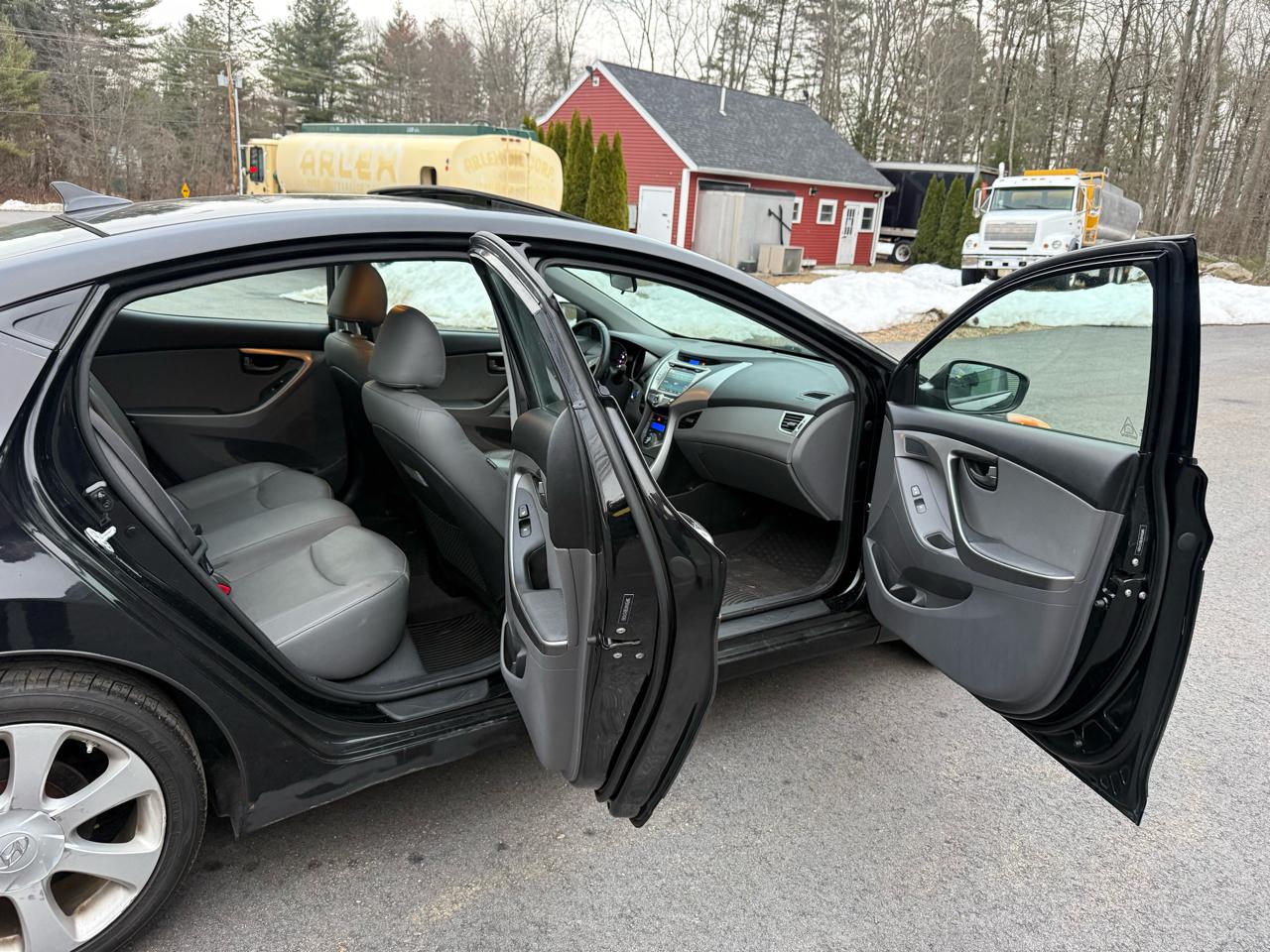 Hyundai Elantra GLS M/T 2013